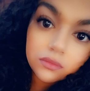 Meet your Posher, Estela